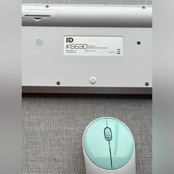 FD Wireless Keyboard & Mouse Combo - Picture 2 of 4